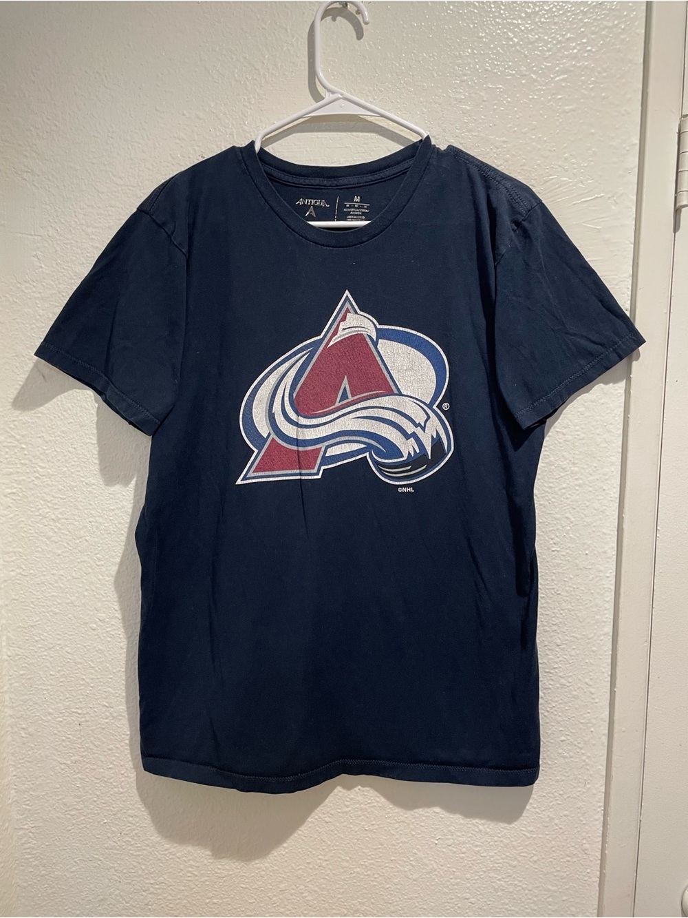 Antigua Colorado Avalanche Navy Blue Big Logo Graphic Hockey T-Shirt Men's M